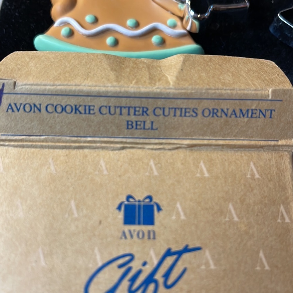 Avon Vtg Cookie Cutter set of 2 Ornaments Bell/ Tree NIB - Picture 5 of 10